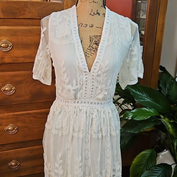 NWT Pink Lilly Elegant White Lace Maxi Dress size Small - Picture 5 of 16